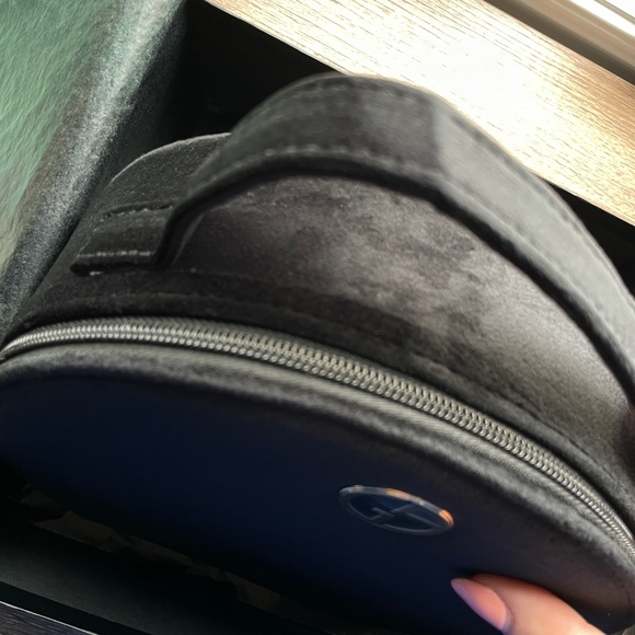 Giorgio Armani velvet black pouch - Picture 5 of 7